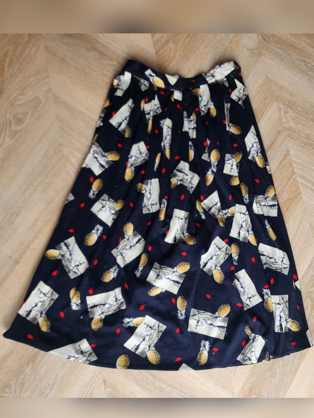 Gorgeous Vintage Simon Chang Pineapple Print Midi Skirt